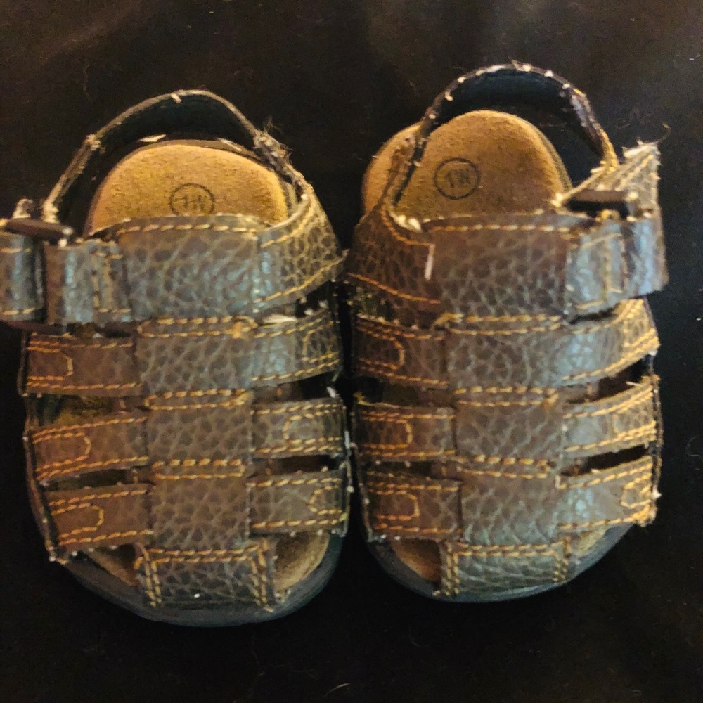 Baby boy’s brown sandals
